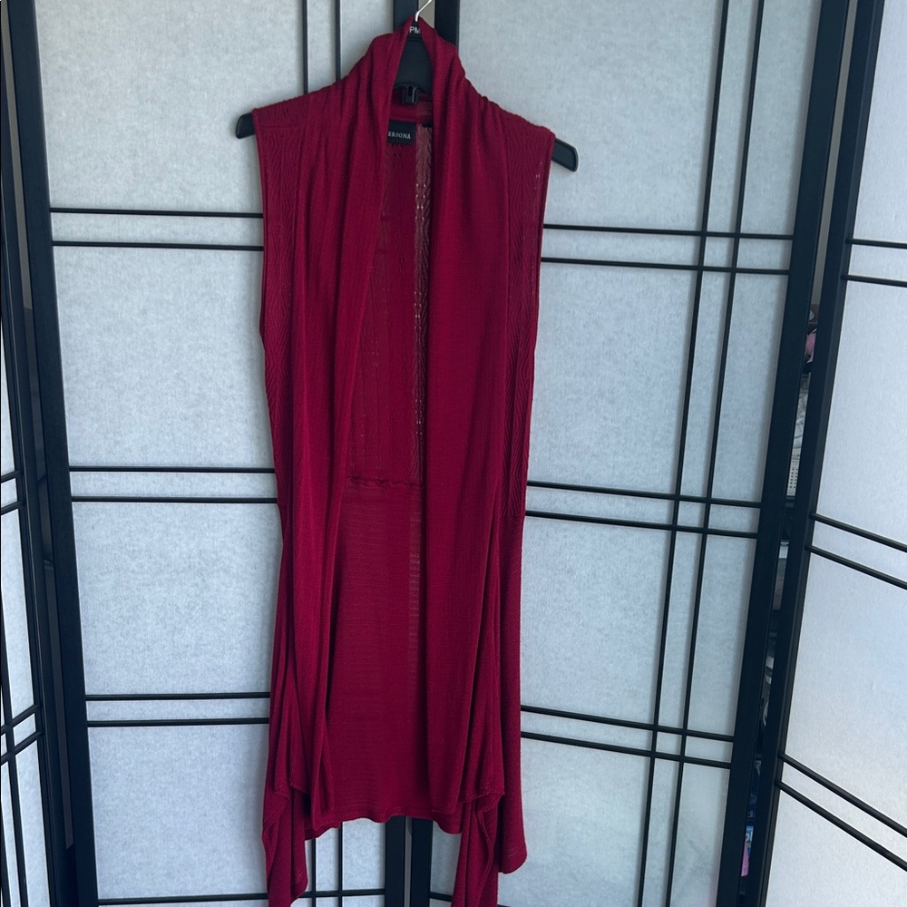Versona Red Sleeveless Cardigan